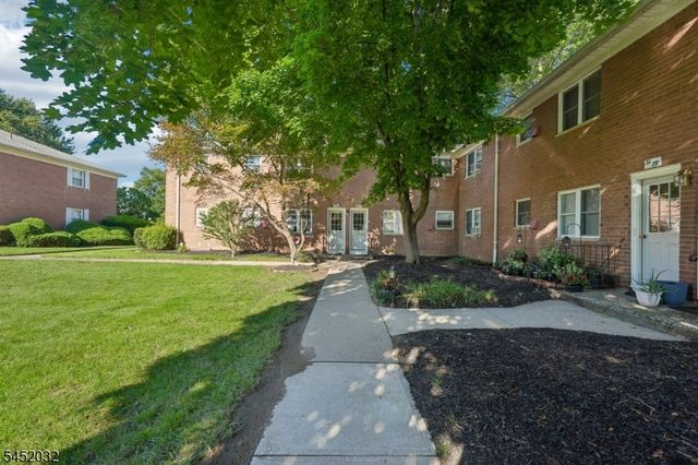 39 Manchester Ct, Wayne Twp., NJ 07470