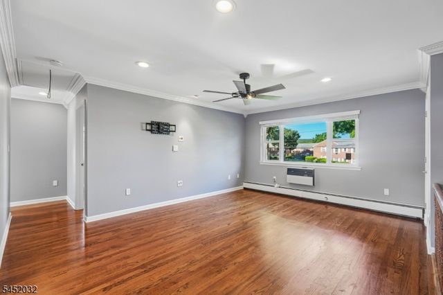 39 Manchester Ct, Wayne Twp., NJ 07470