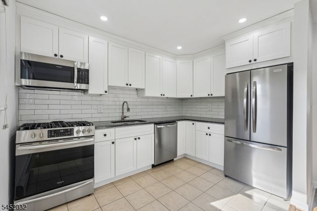39 Manchester Ct, Wayne Twp., NJ 07470