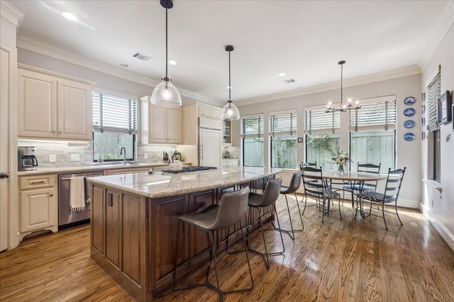 24 Hackberry Lane B, Houston, TX 77027