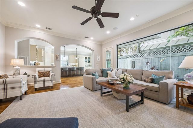 24 Hackberry Lane B, Houston, TX 77027