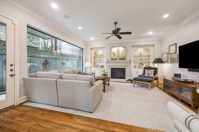 24 Hackberry Lane B, Houston, TX 77027