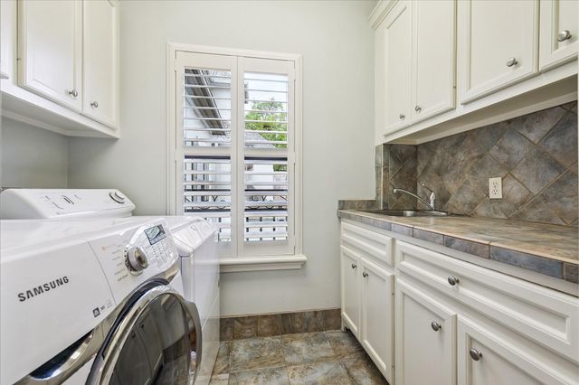 24 Hackberry Lane B, Houston, TX 77027