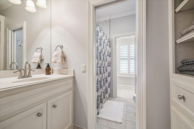 24 Hackberry Lane B, Houston, TX 77027