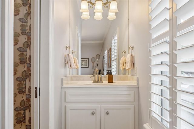 24 Hackberry Lane B, Houston, TX 77027