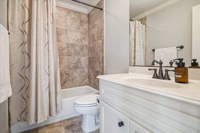 24 Hackberry Lane B, Houston, TX 77027