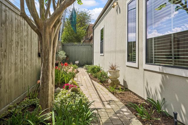 24 Hackberry Lane B, Houston, TX 77027