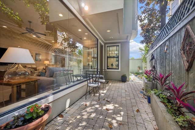 24 Hackberry Lane B, Houston, TX 77027