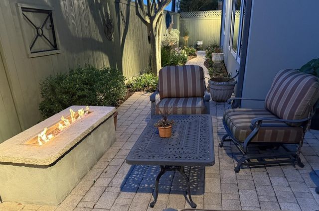 24 Hackberry Lane B, Houston, TX 77027