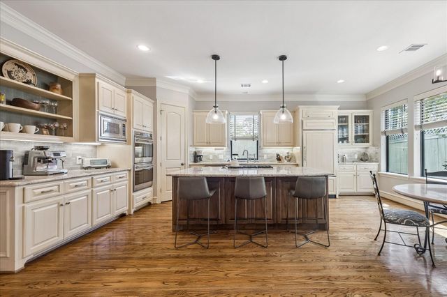 24 Hackberry Lane B, Houston, TX 77027