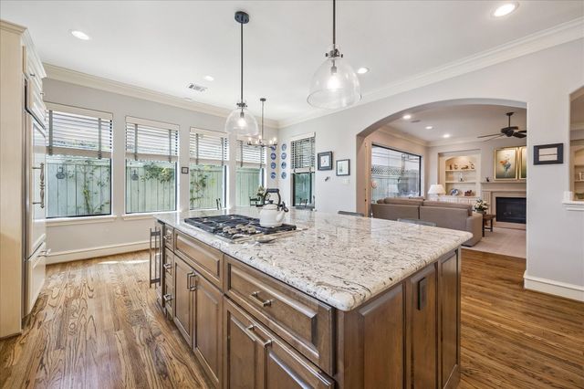 24 Hackberry Lane B, Houston, TX 77027