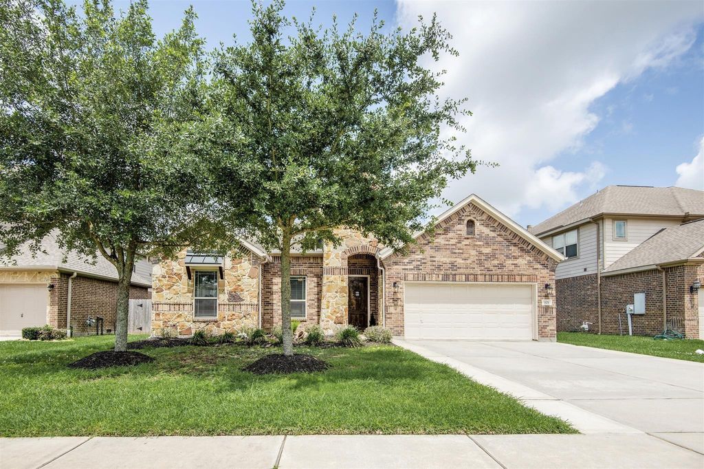321 Westwood Drive, League City, TX 77573