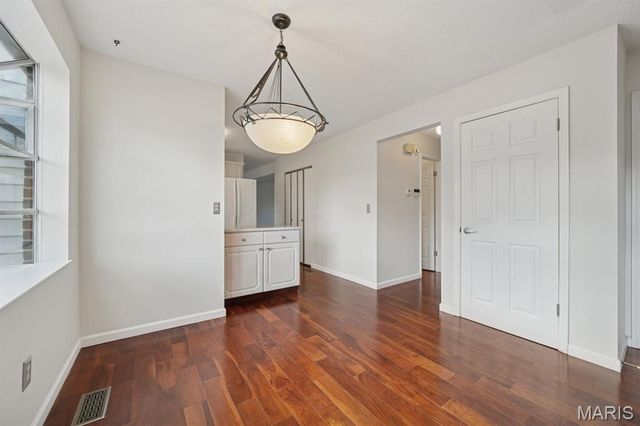 2804 Bear Creek Court, St Louis, MO 63129