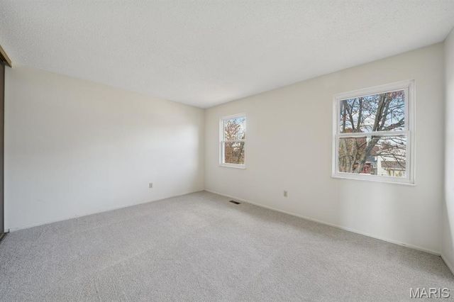 2804 Bear Creek Court, St Louis, MO 63129