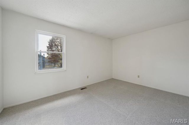 2804 Bear Creek Court, St Louis, MO 63129