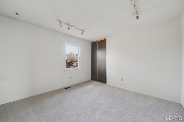 2804 Bear Creek Court, St Louis, MO 63129