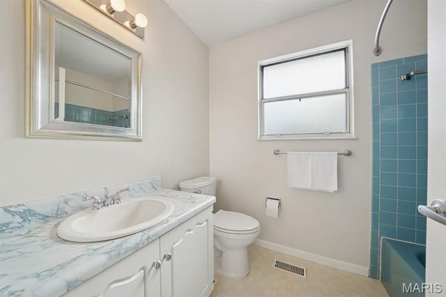 2804 Bear Creek Court, St Louis, MO 63129