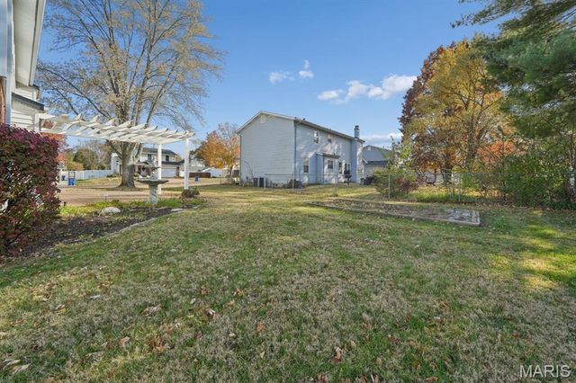 2804 Bear Creek Court, St Louis, MO 63129