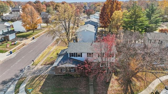2804 Bear Creek Court, St Louis, MO 63129