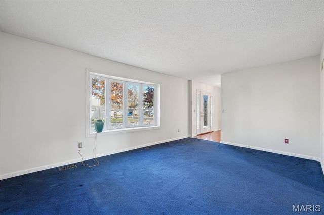 2804 Bear Creek Court, St Louis, MO 63129