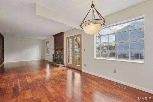 2804 Bear Creek Court, St Louis, MO 63129