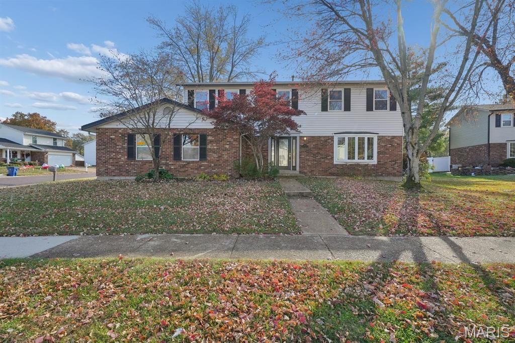 2804 Bear Creek Court, St Louis, MO 63129