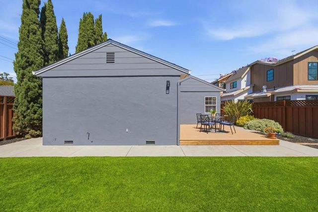 1727 Madison Avenue, Redwood City, CA 94061
