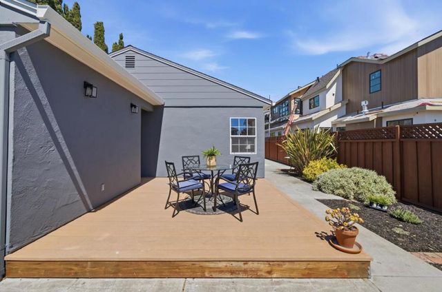 1727 Madison Avenue, Redwood City, CA 94061