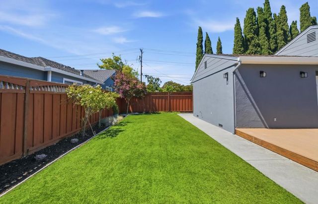 1727 Madison Avenue, Redwood City, CA 94061