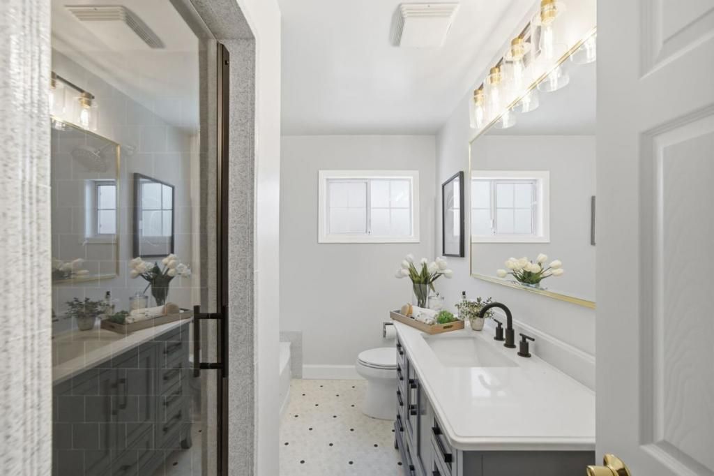 Image 17 of property listing at 1727 Madison Avenue, Redwood City, CA 94061