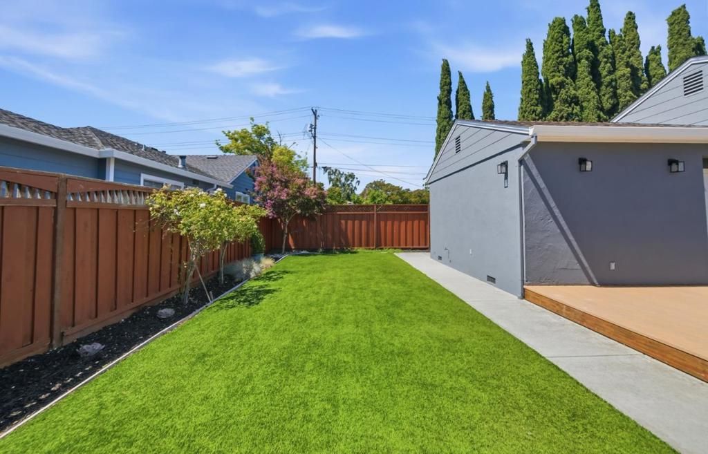 Image 24 of property listing at 1727 Madison Avenue, Redwood City, CA 94061