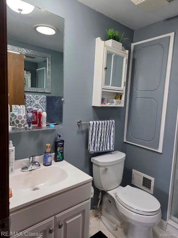 29443 W Nottingham Circle, Warren, MI 48092
