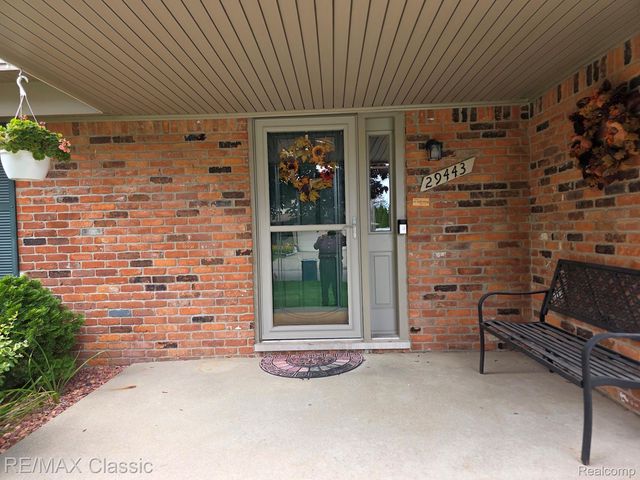 29443 W Nottingham Circle, Warren, MI 48092