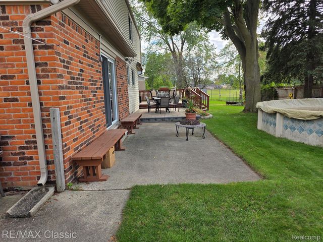 29443 W Nottingham Circle, Warren, MI 48092