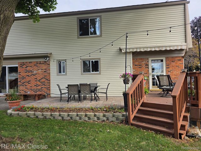 29443 W Nottingham Circle, Warren, MI 48092