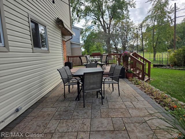 29443 W Nottingham Circle, Warren, MI 48092