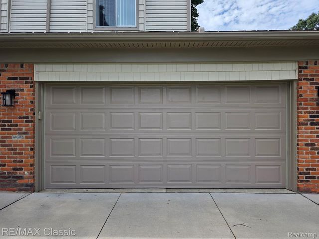 29443 W Nottingham Circle, Warren, MI 48092