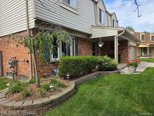 29443 W Nottingham Circle, Warren, MI 48092