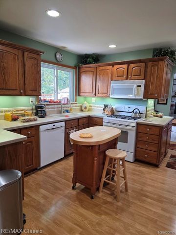 29443 W Nottingham Circle, Warren, MI 48092