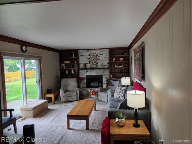 29443 W Nottingham Circle, Warren, MI 48092