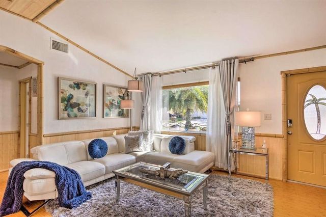 423 SW 1st Avenue, Boynton Beach, FL 33435