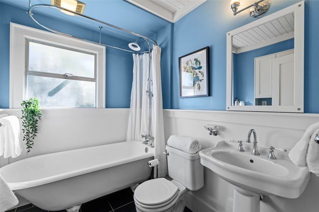 3820 44th Avenue SW, Seattle, WA 98116