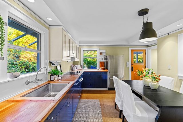 3820 44th Avenue SW, Seattle, WA 98116