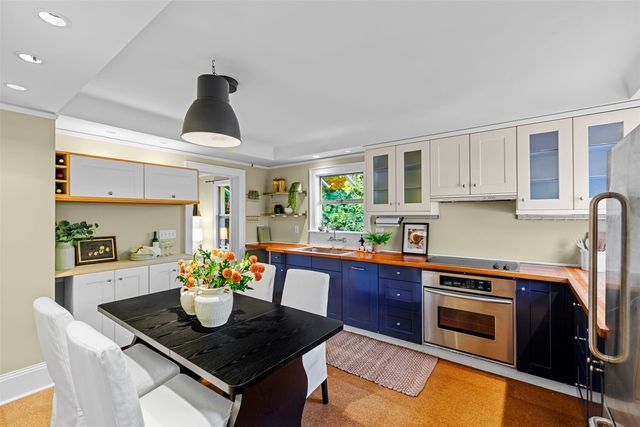 3820 44th Avenue SW, Seattle, WA 98116