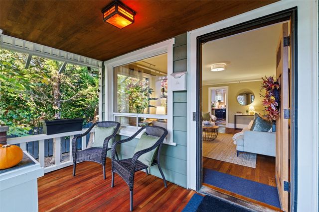 3820 44th Avenue SW, Seattle, WA 98116