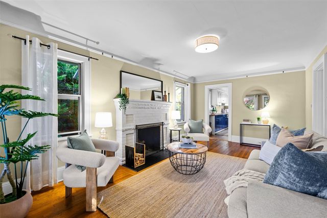 3820 44th Avenue SW, Seattle, WA 98116