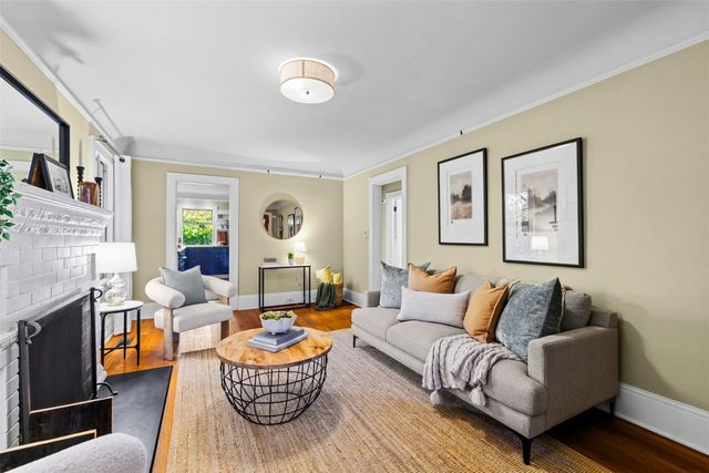 3820 44th Avenue SW, Seattle, WA 98116