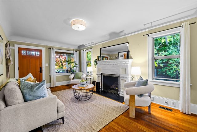 3820 44th Avenue SW, Seattle, WA 98116
