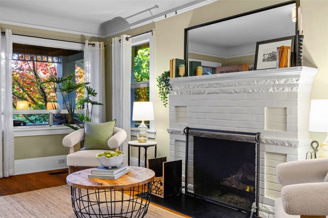 3820 44th Avenue SW, Seattle, WA 98116