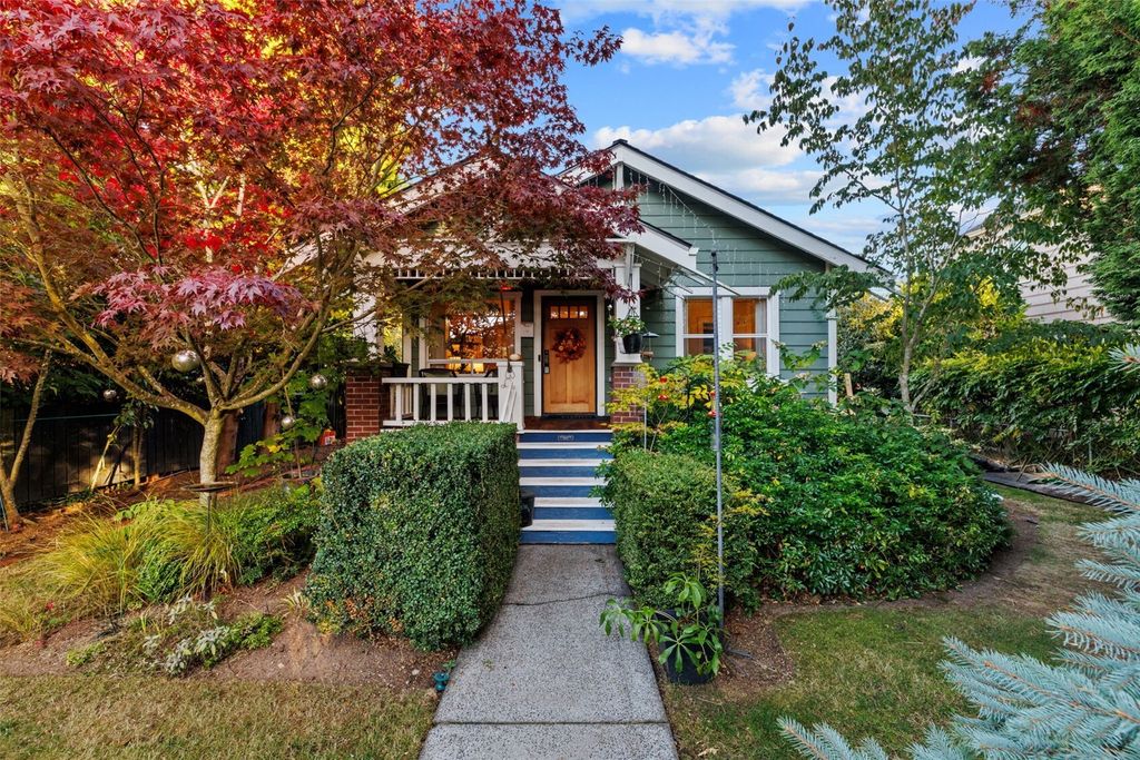 3820 44th Avenue SW, Seattle, WA 98116